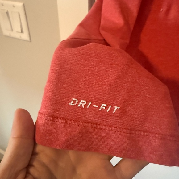 Nike Men's Red Short Sleeve Tee - Picture 2 of 7